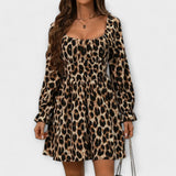 Vestido com estampado de leopardo encantador