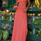 Bianca – Vestido com Design Ousado e Decote Profundo