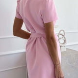 Cecília – Vestido com Modelagem Slim e Detalhes Sofisticados